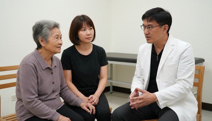 吳紹琥名醫展示海扶刀聚焦超音波原理 吳紹琥名醫解析甲狀腺結節無創治療 吳紹琥名醫說明乳房腺瘤消融手術過程 吳紹琥名醫示範全亞洲領先靜脈曲張技術